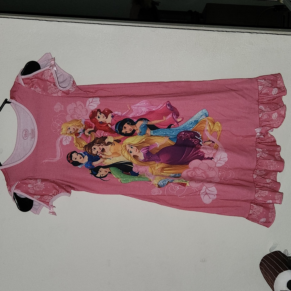 Disney Princess girls nightgown. Size  7/8. Pink.